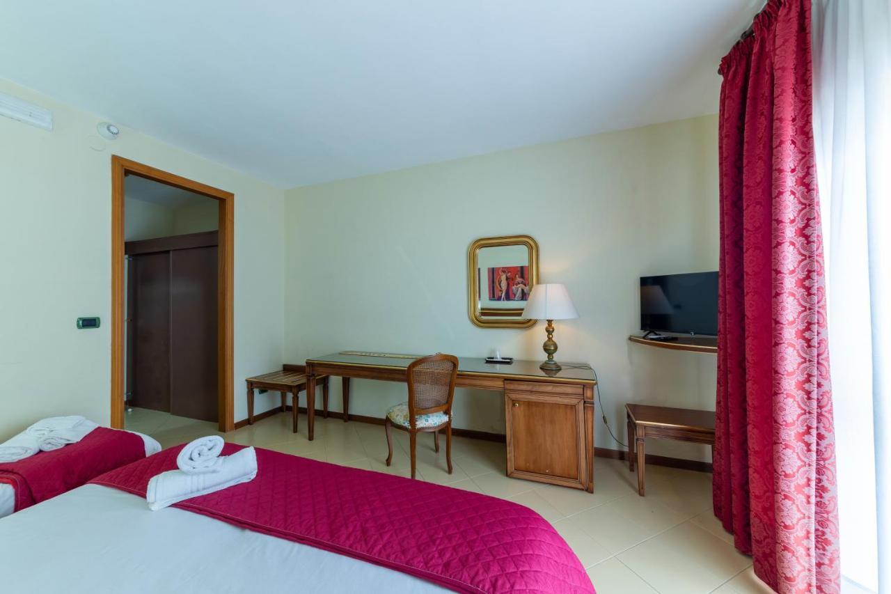 טורה דל גרקו Hotel Sakura מראה חיצוני תמונה
